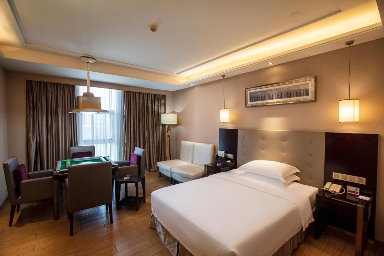 ホテル Ramada Yiyang Taojiang エクステリア 写真