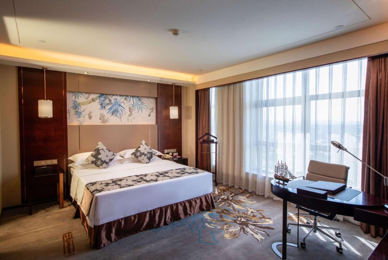 ホテル Ramada Yiyang Taojiang エクステリア 写真