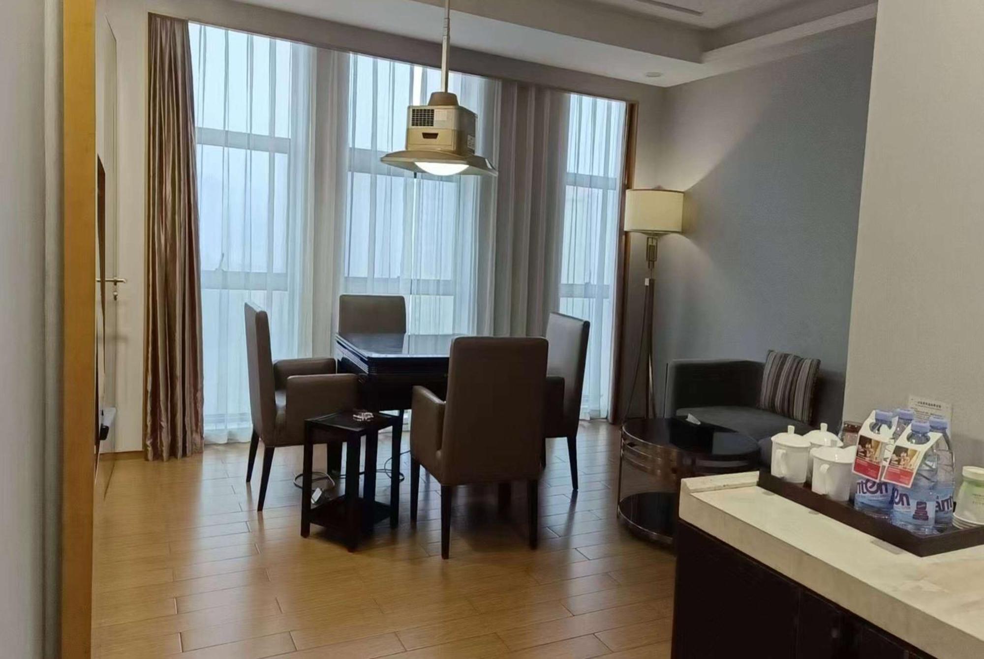 ホテル Ramada Yiyang Taojiang エクステリア 写真