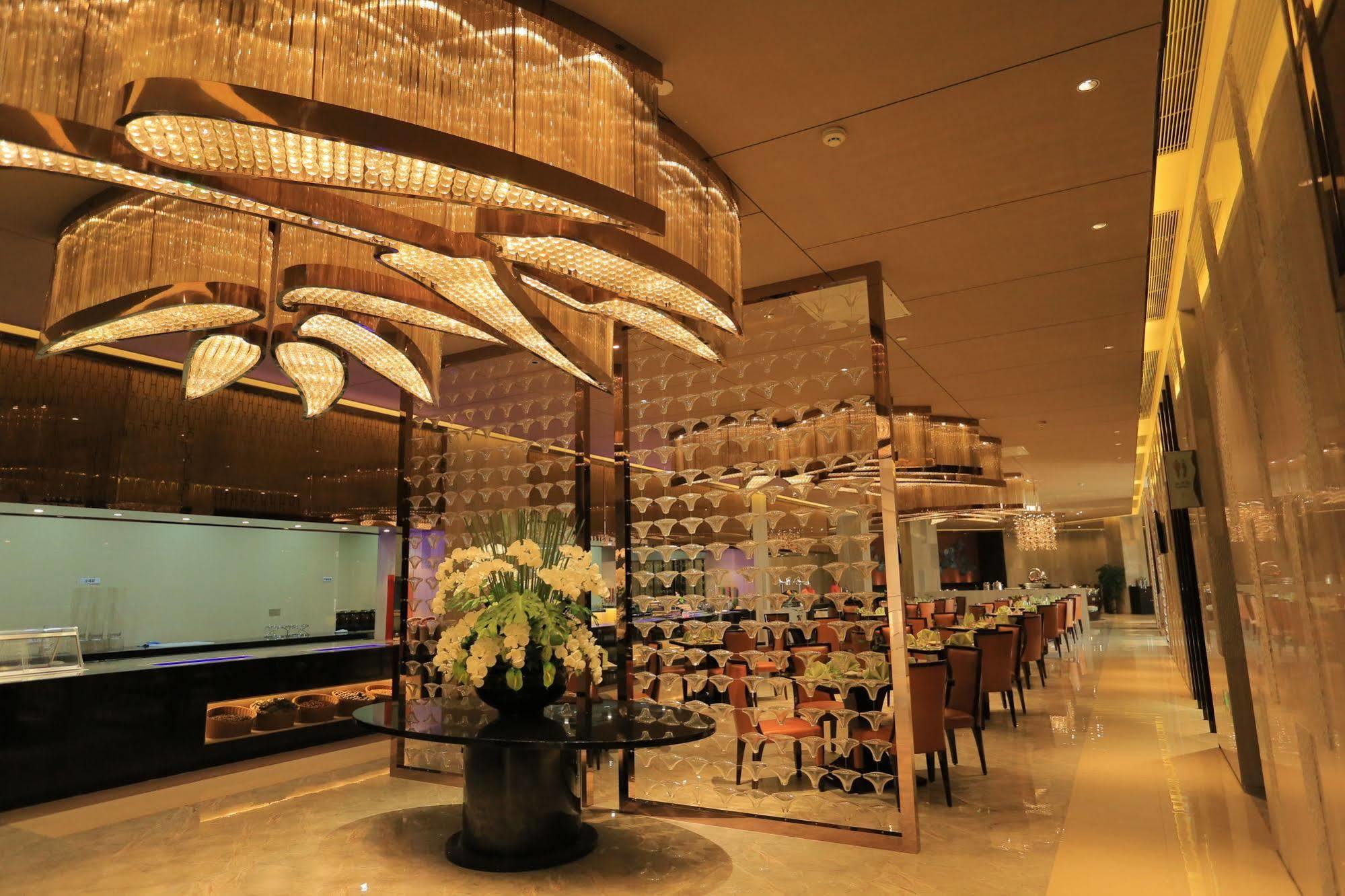 ホテル Ramada Yiyang Taojiang エクステリア 写真