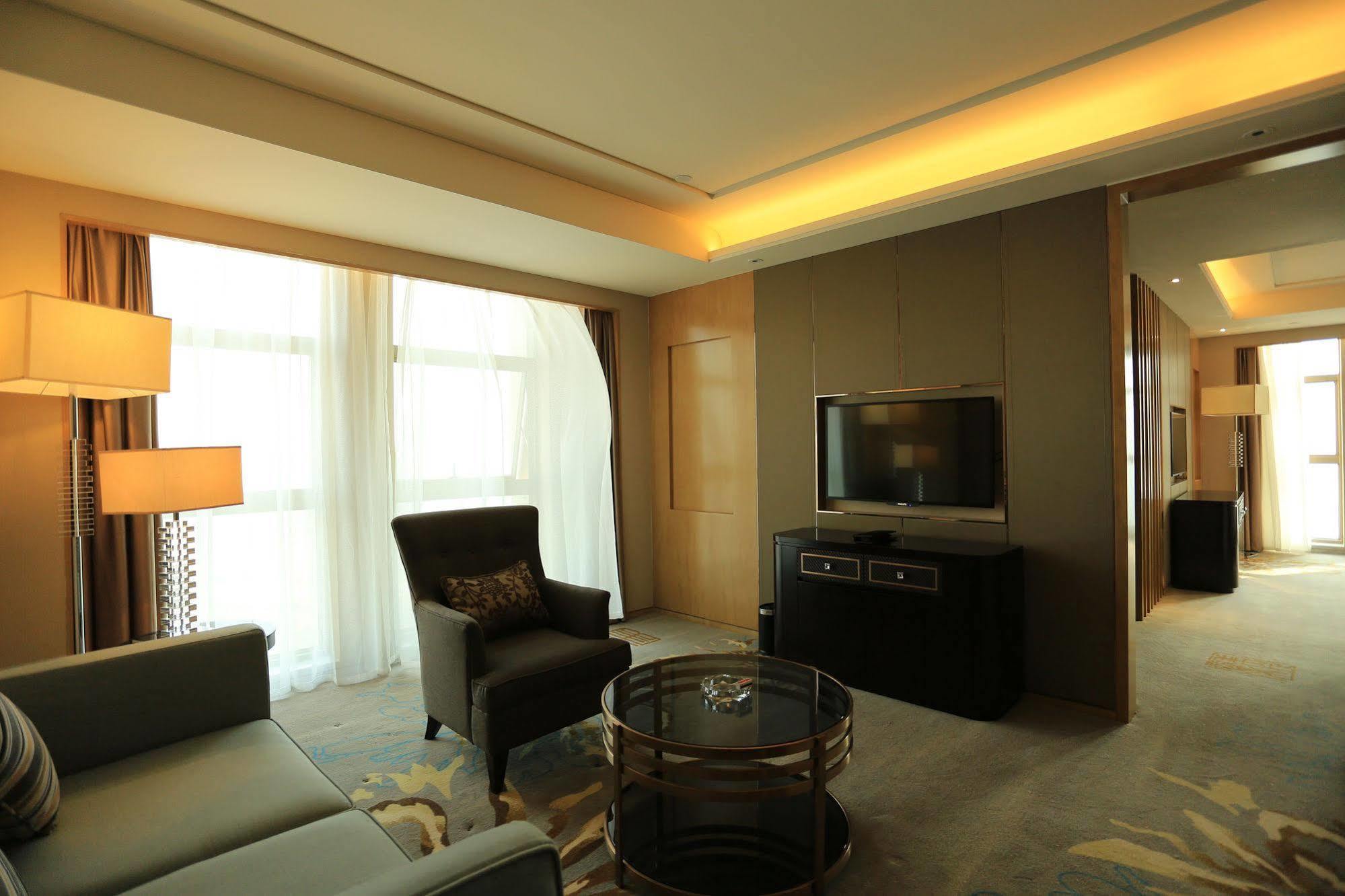 ホテル Ramada Yiyang Taojiang エクステリア 写真