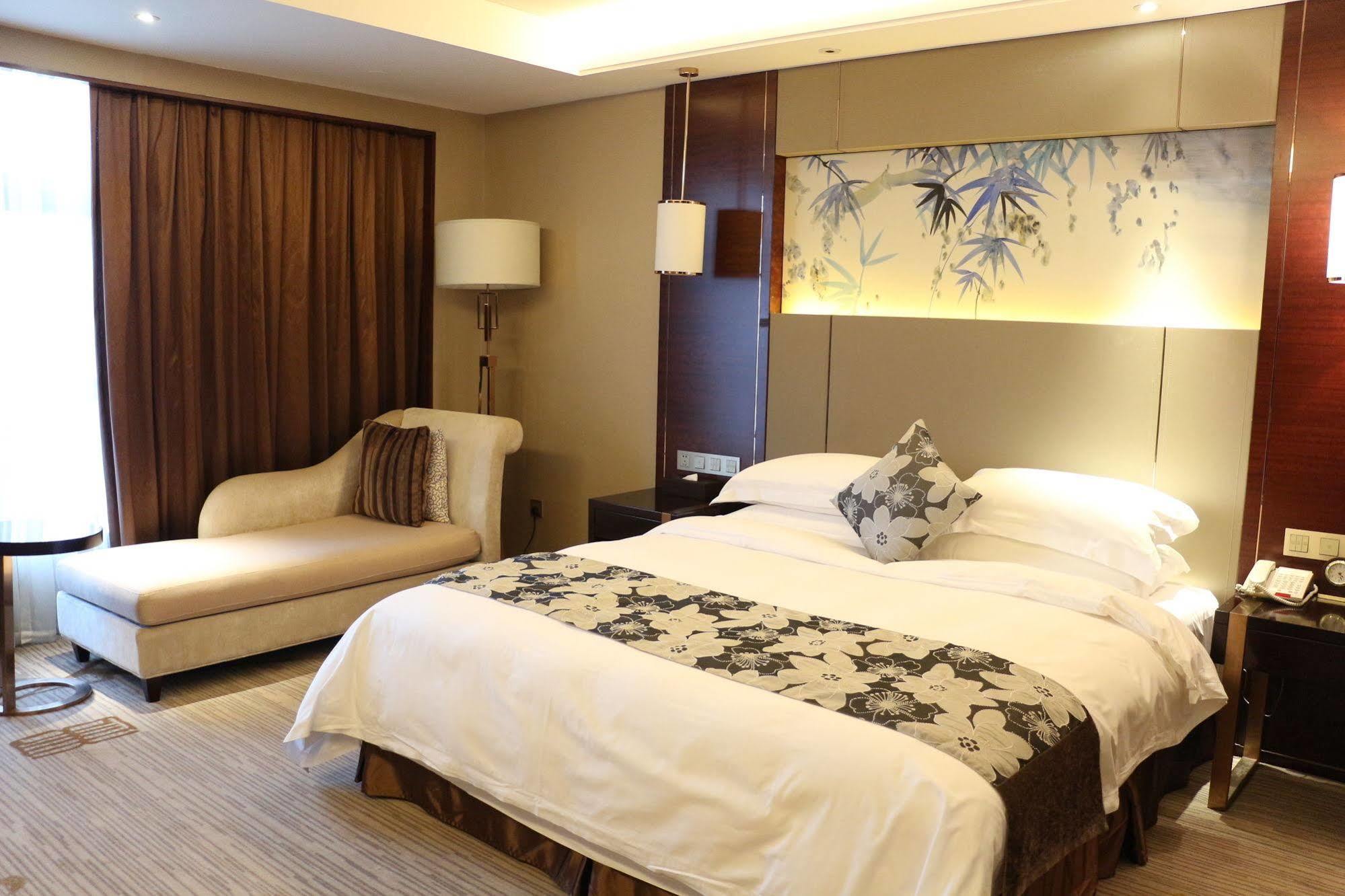 ホテル Ramada Yiyang Taojiang エクステリア 写真