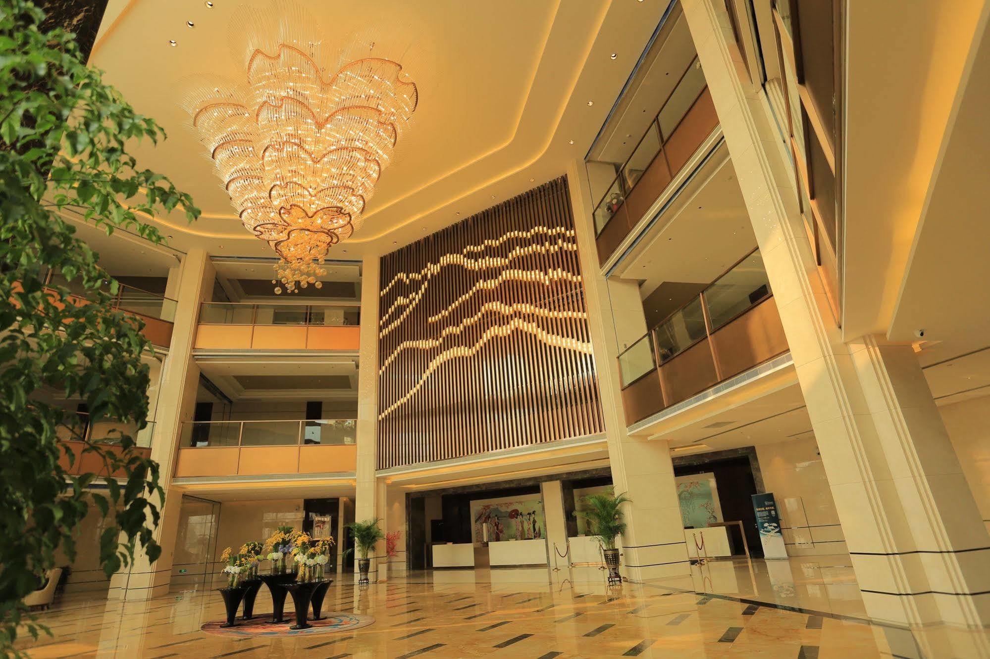ホテル Ramada Yiyang Taojiang エクステリア 写真